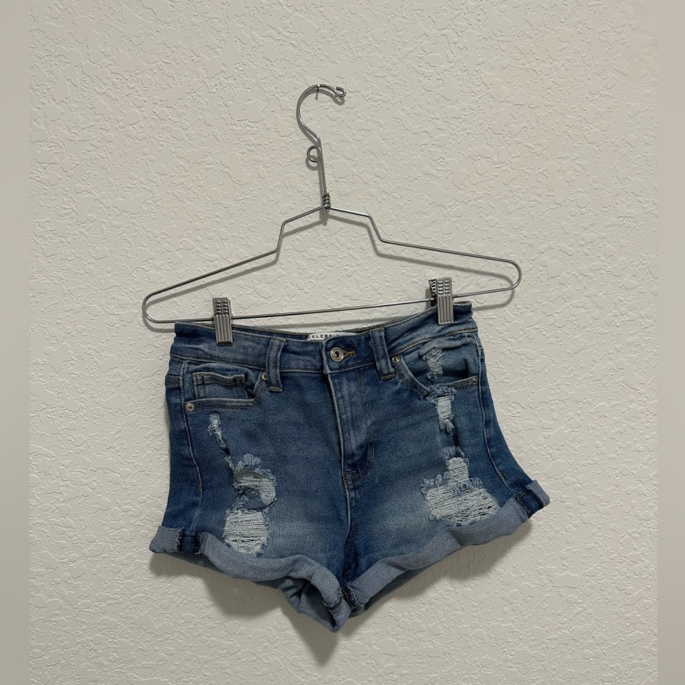 Jean shorts / Celebrity Pink / Size 26 W